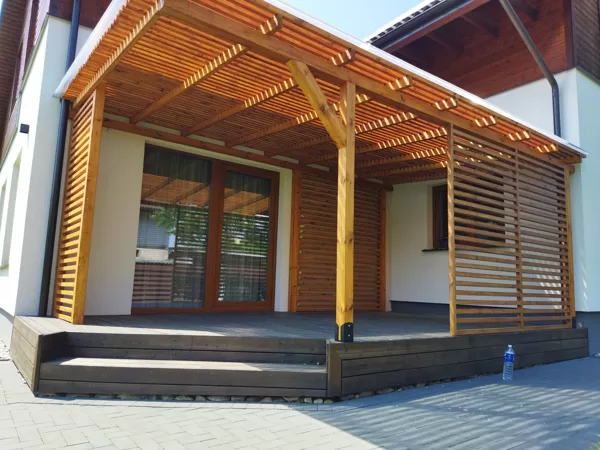 Tašelių stoginė su skaidžiu stogu Kryžiokų sodai , Vilnius 